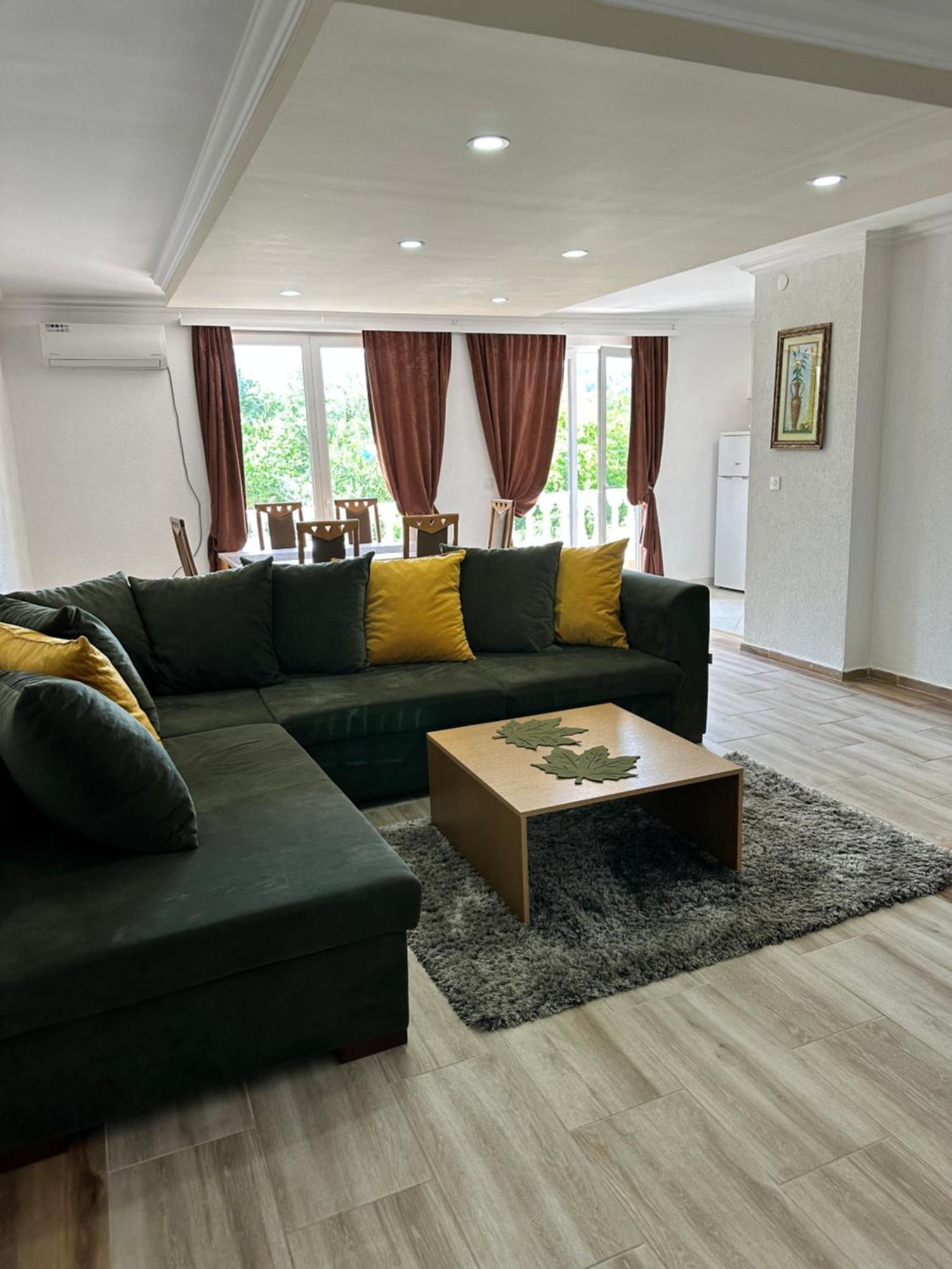 Rakovica Apartment *