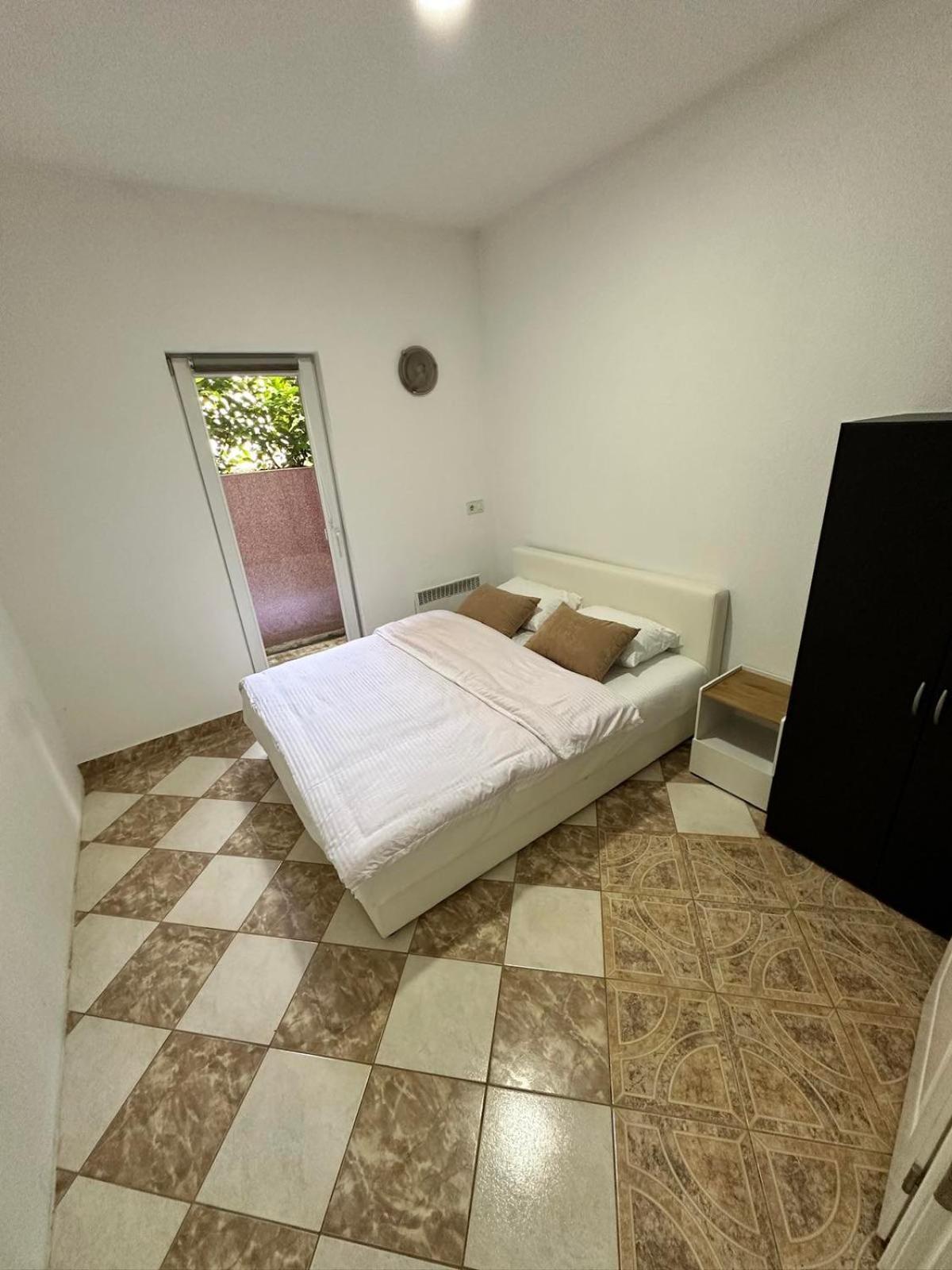 Rakovica Apartment *