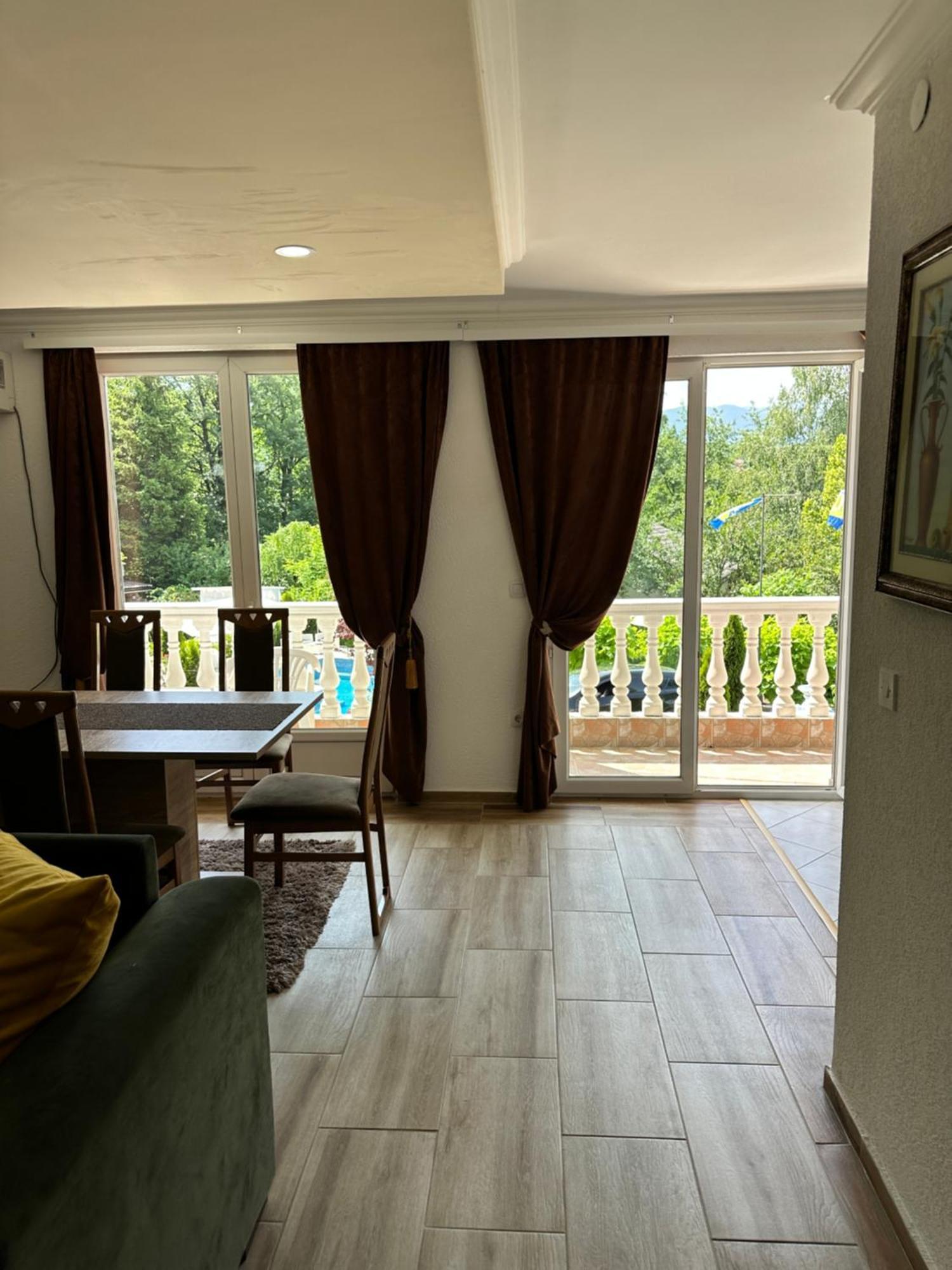 Rakovica Apartment *