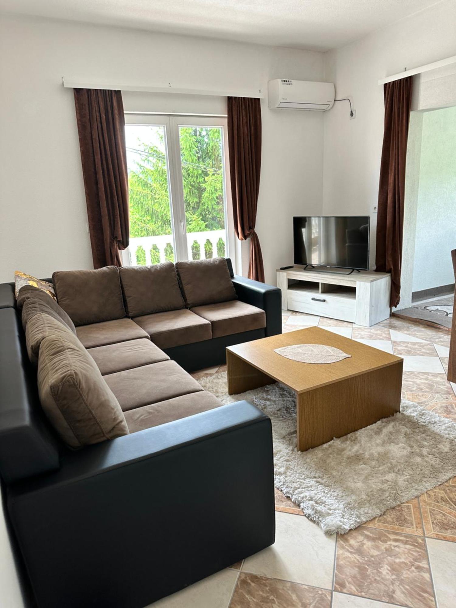 Rakovica Apartment *